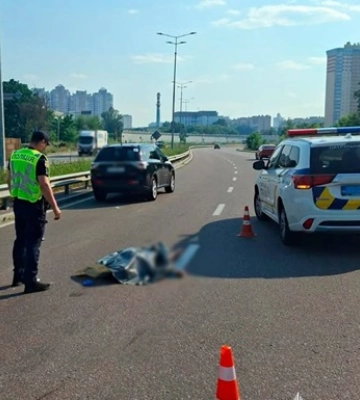 В Киеве юноша за рулем мотоцикла насмерть сбил пешехода