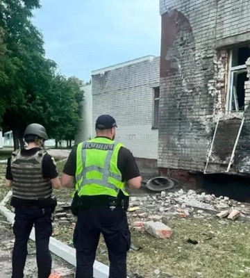 У Чернігові через атаку БпЛА поранено двоє людей, пошкоджено навчальний заклад та будинки
