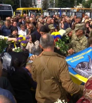 Навіки в строю: у Рівному попрощалися з трьома захисниками України (ВІДЕО)