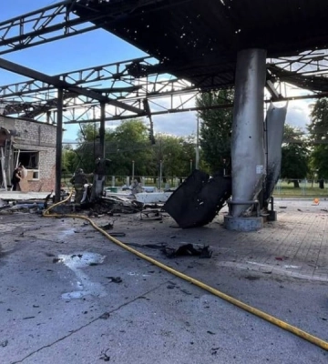 Российские обстрелы повредили лицей, предприятие и АЗС на Днепропетровщине — двое погибших