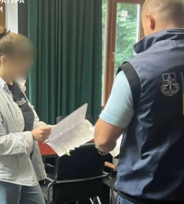 Переломи ребер і черепа, крововиливи в мозок: у Харкові матір підозрюють у побитті новонародженої доньки