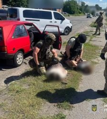 У Полтаві затримали 27-річного чоловіка за торгівлю зброєю