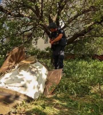 У Києві між будинками знайшли бойову частину збитої російської ракети