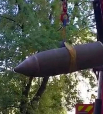Бойова частина ракети впала поблизу столичної багатоповерхівки 