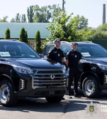 Бойовим підрозділам поліції Корея передала 60 пікапів
