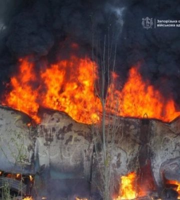 Окупанти атакували Запоріжжя, є поранені, виникла пожежа