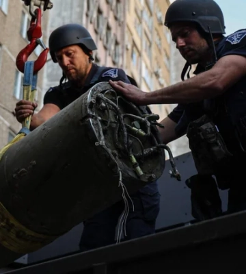 Ликвидированы последствия ночной атаки РФ на Киев: горели гаражи и автомобили. ФОТОРЕПОРТАЖ