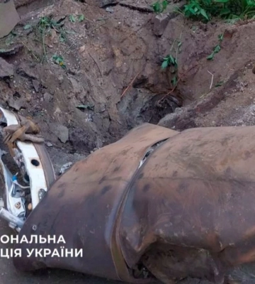 Після нічної атаки бойова частина ракети впала під багатоповерхівкою у Києві і дивом не вибухнула