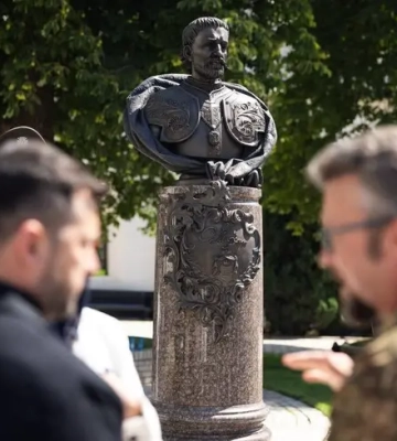 У Києво-Печерській лаврі встановили погруддя гетьмана Івана Мазепи