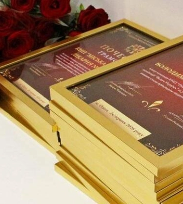 В Одесі нагородили медиків, які рятували породіль і немовлят під час атаки РФ