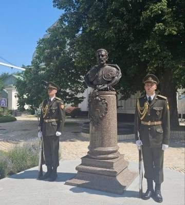 Там, где упал Ленин, прочно будет стоять Мазепа, - Зеленский инициирует установку памятника гетману в центре Киева. ФОТО