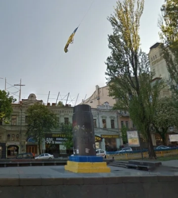 «Там, где упал Ленин, будет стоять Мазепа». В центре Киева установят новый памятник — Зеленский