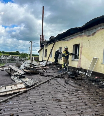 Дрон рф вдарив по Золочеву на Харківщині – спалахнула масштабна пожежа