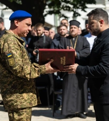 Президент відзначив українців нагородами до Дня Конституції