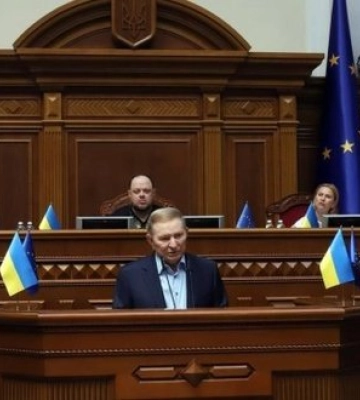 Стефанчук нагородив Кучму відзнакою імені Левка Лук’яненка