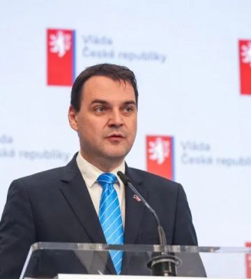 Прем&amp;apos;єр Чехії очолить делегацію на саміті НАТО попри суперечку з президентом
