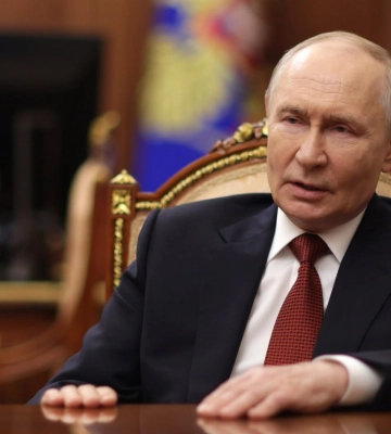 Путин вспомнил фото Зеленского у стелы в Купянске: Нам до Купянска 2-4 км, до Сум – 10