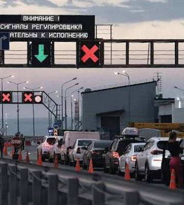 На Крымском мосту не просто так образовались огромные пробки: есть сразу несколько причин