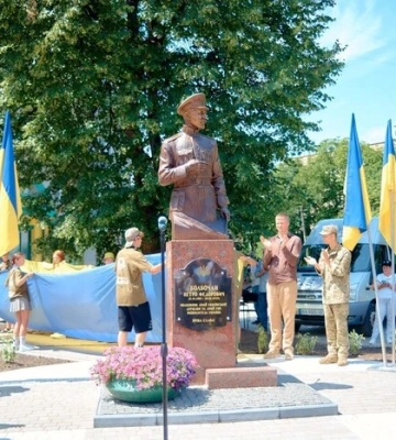 У Кам’янці-Подільському в День Конституції відкрили пам’ятник полковнику армії УНР
