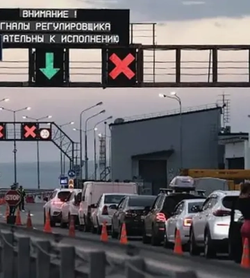 На Крымском мосту не просто так образовались огромные пробки: есть сразу несколько причин