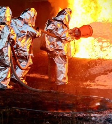 Стовп диму було видно всюди: у Кропивницькому пів ночі гасили пожежу після удару РФ