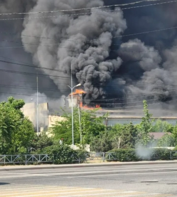 После ночных взрывов Мелитополь остался без света, а дым виден над городом до сих пор (фото, видео)