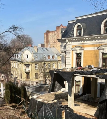Будинок замість підпірної стінки: суд зобов'язав демонтувати самобуд у Львові