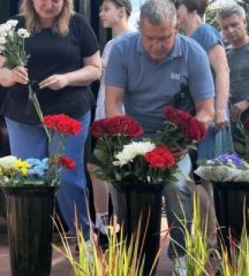У Кременчуці відкрили меморіальну стелу в пам’ять про жертв ракетного удару ТЦ "Амстор"