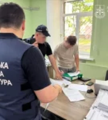 Посадовця агентства місцевих доріг Полтавщини підозрюють у службовій недбалості через ремонт траси