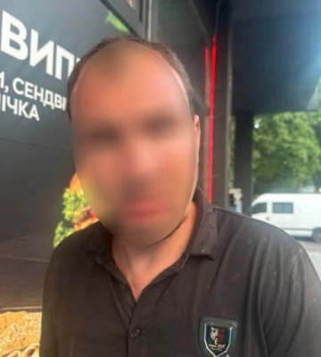 Побив і відібрав 5 тисяч доларів: у Львові затримали чоловіка, який пограбував жінку