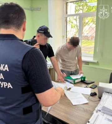 Посадовця агентства місцевих доріг Полтавщини підозрюють у службовій недбалості через ремонт траси