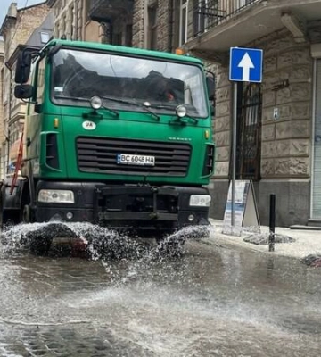 Львів залучає приватну техніку для порятунку від аномальної спеки