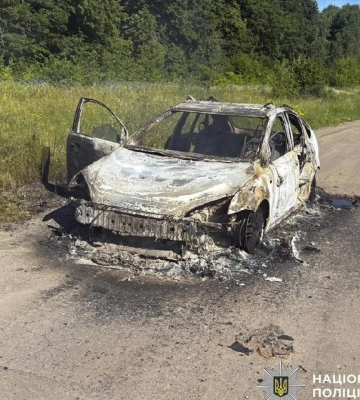 Російський FPV-дрон атакував цивільний автомобіль на Харківщині: постраждали троє людей