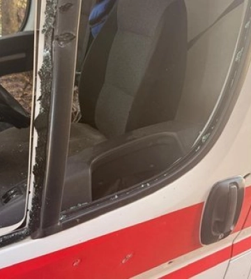 Окупанти цілеспрямовано вдарили по швидкій на Херсонщині: пошкоджено авто. ФОТО