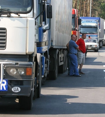 У Києві через спеку обмежили рух вантажного транспорту