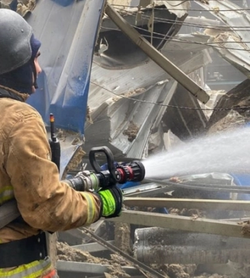 Росіяни атакували балістикою підприємство у Дніпрі — є постраждалі, один у важкому стані
