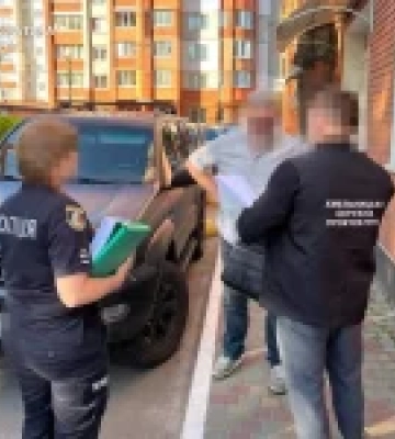 На Хмельниччині підозрюють адвоката та двох посадовців у заволодінні землями громади на понад 53 млн грн