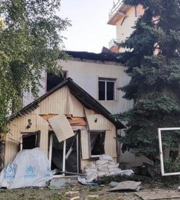 У Нікополі росіяни двічі обстріляли рятувальників, які гасили пожежу від удару по АЗС
