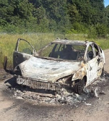 Российский FPV-дрон атаковал гражданский автомобиль в Харьковской области: пострадали три человека