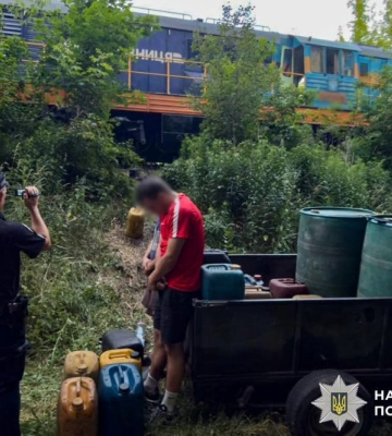Злили з локомотива майже тонну: на Рівненщині затримали крадіїв дизпалива
