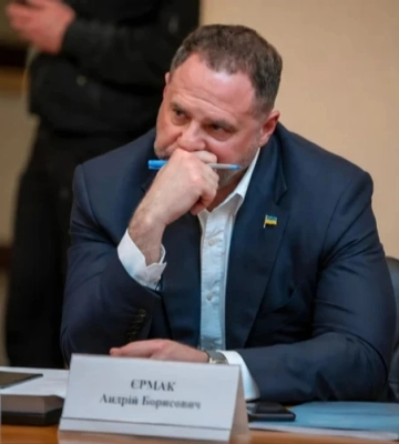 Суд отказался снимать с Ермака э-браслет: меру пресечения оставили без изменений