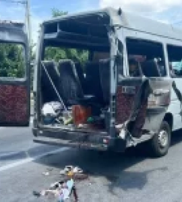 У Запоріжжі удар російського БпЛА по маршрутці: попередньо троє загиблих і шестеро поранених