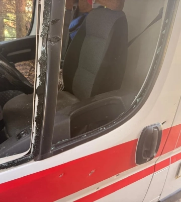 Оккупанты целенаправленно обстреляли машину скорой помощи на Херсонщине: автомобиль поврежден. ФОТО
