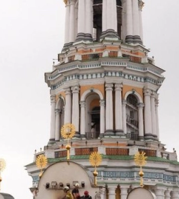 КМДА вимагає зупинити будівництво 80-метрової висотки, яка може закрити панорами Лаври