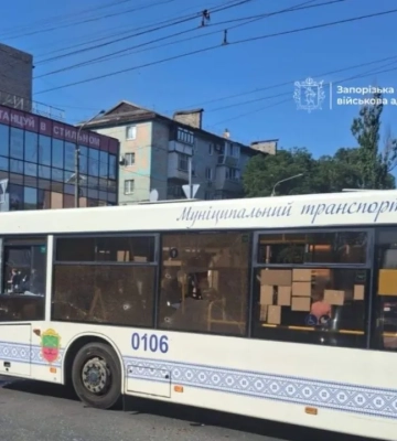 Россияне устроили охоту на гражданский транспорт в Запорожье: есть новые раненые