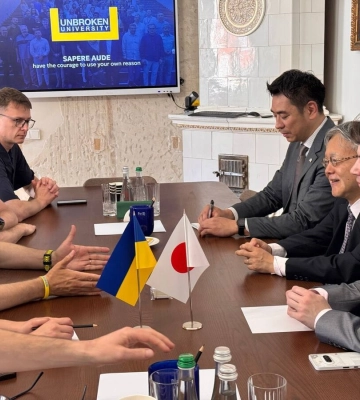 Перед матчем збірних Бразилії і Японії на ЧС-2026 до Львова завітав Надзвичайний і Повноважний Посол Японії в Україні