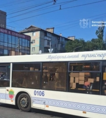 У Запоріжжі - ще одна атака на транспорт: російський дрон вибухнув біля автобуса, є поранені