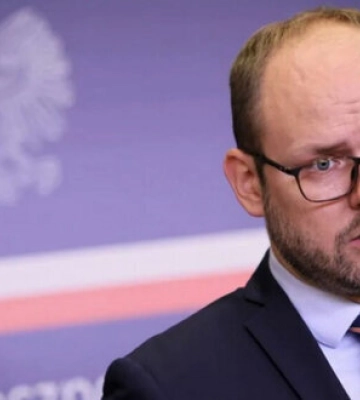 "С Бандерой и Шухевичем Украина не вступит в ЕС": у Навроцкого обвинили Киев в клептократии из-за идеи Нацпантеона