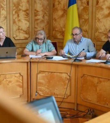 Вакцинація Закарпаття під загрозою: в ОВА заявили про спалахи кору та критичний стан питної води