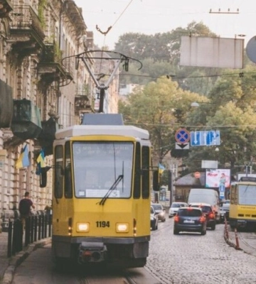 Рух трамваїв після стихії у Львові відновили лише частково. Тролейбуси й автобуси також курсують зі змінами